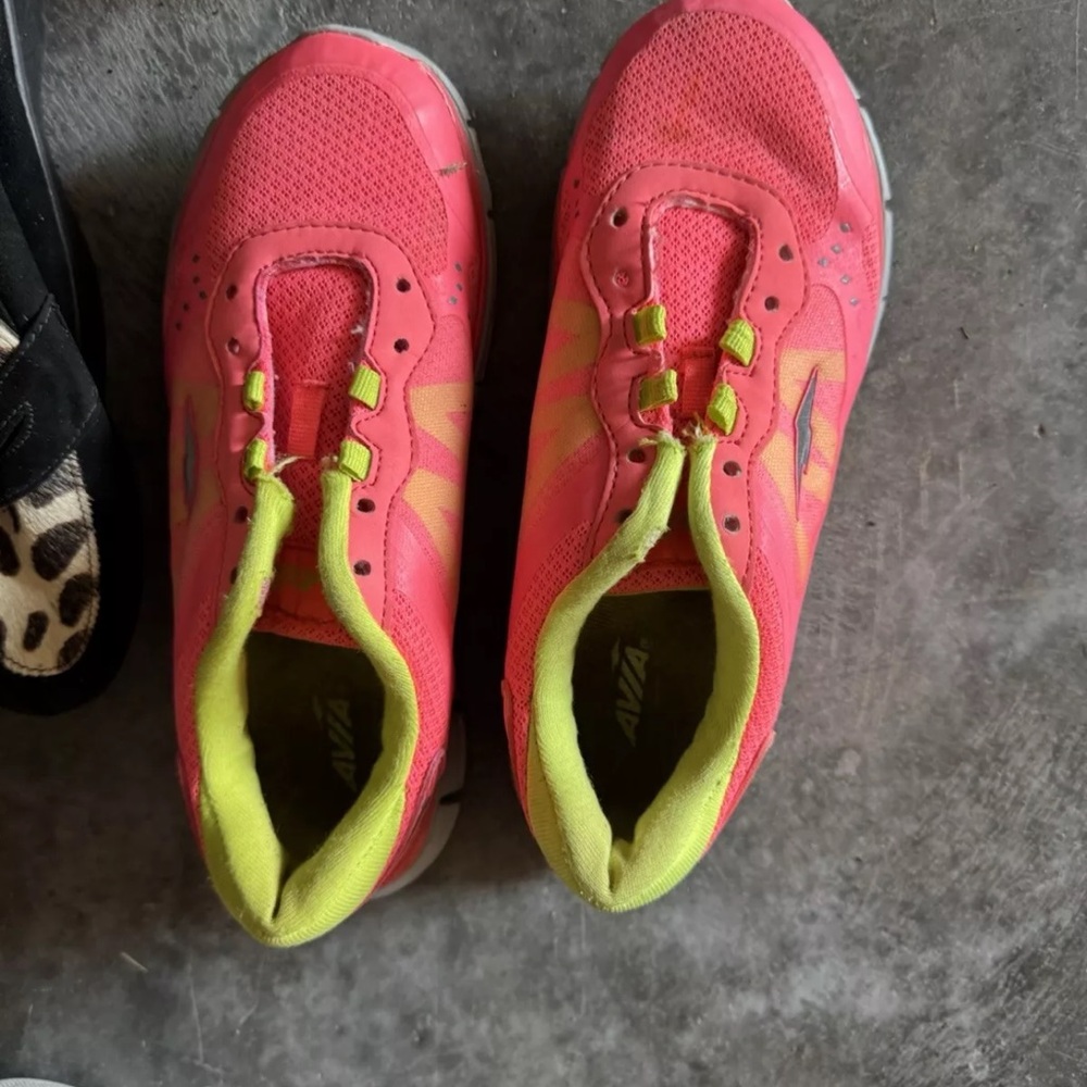 Avia size 5 woman’s sneakers